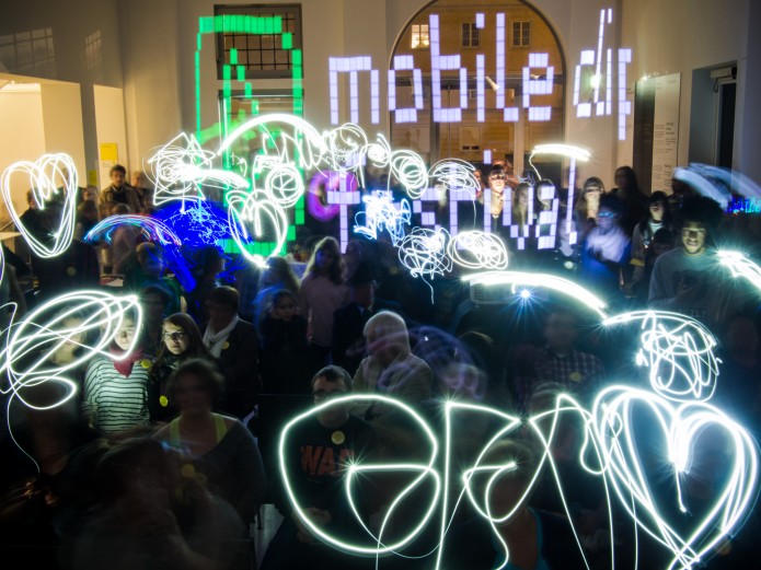 Gruppen Lightpainting beim mobile clip festival 2014